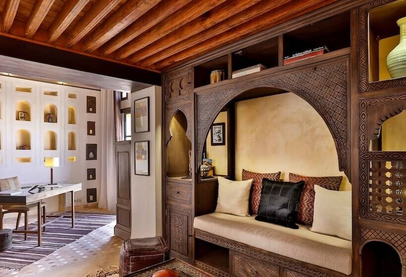 سوئیت رویال, Karawan Riad
