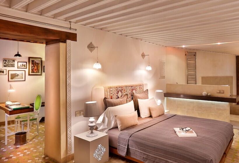 سوئیت پریمیوم, Karawan Riad