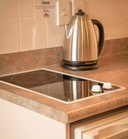 سوئیت با وان آب گرم, Siena Motor Lodge