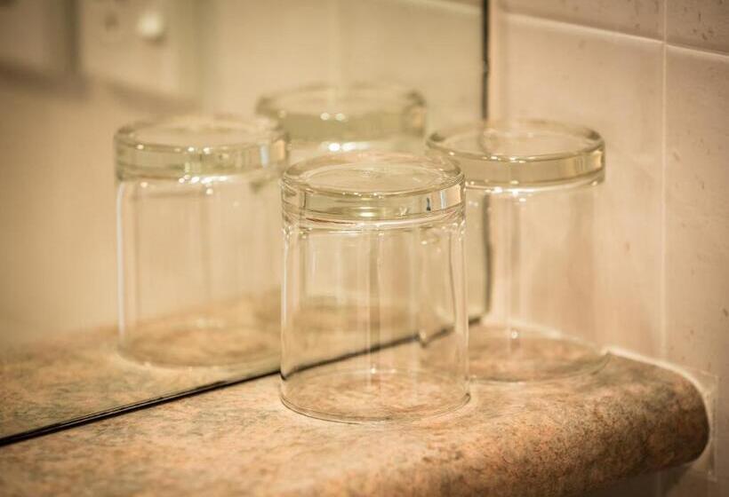 סוויטה עם ג'קוזי, Siena Motor Lodge