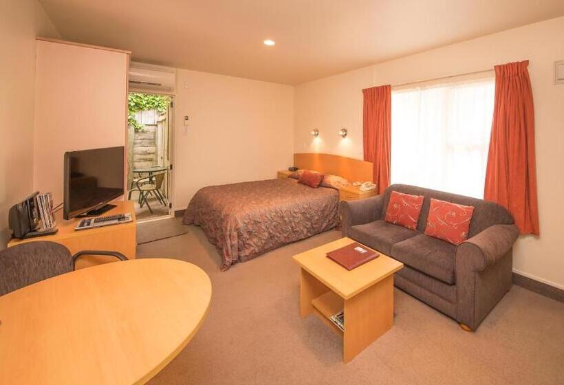 이그제큐티브 스튜디오, Siena Motor Lodge