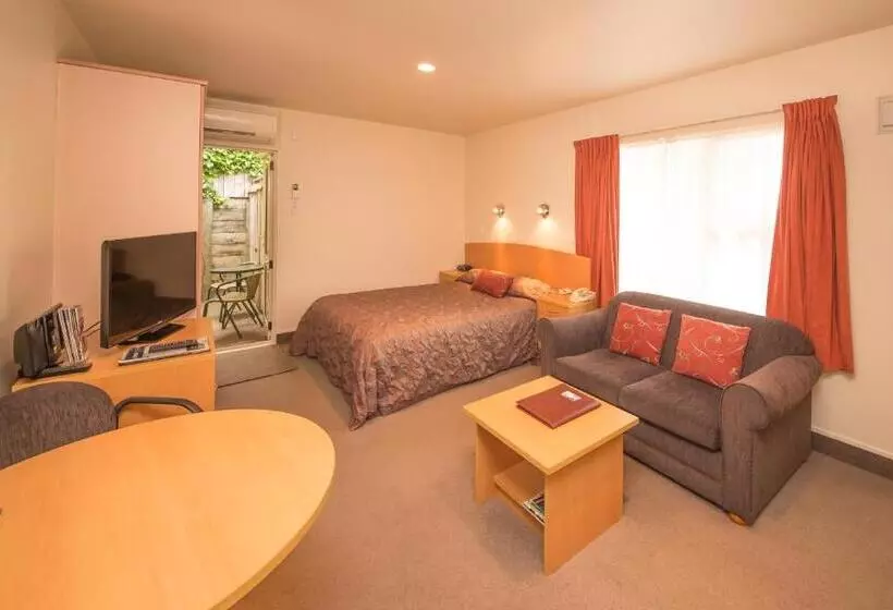 استودیو اجرایی, Siena Motor Lodge