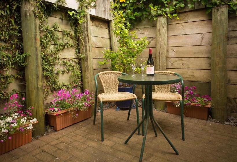 סטודיו אקזקיוטיב, Siena Motor Lodge