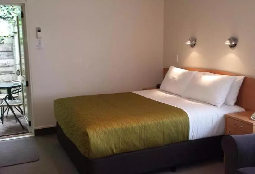 استودیو اجرایی, Siena Motor Lodge