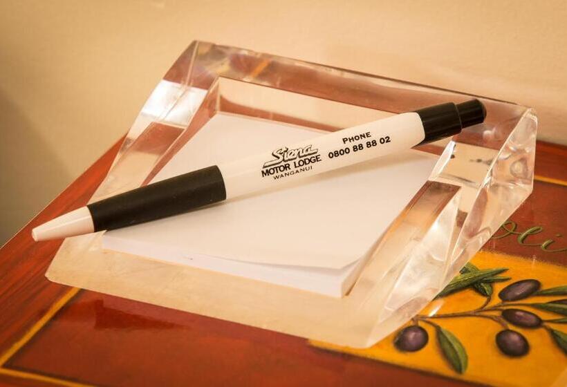 סטודיו סופריור, Siena Motor Lodge