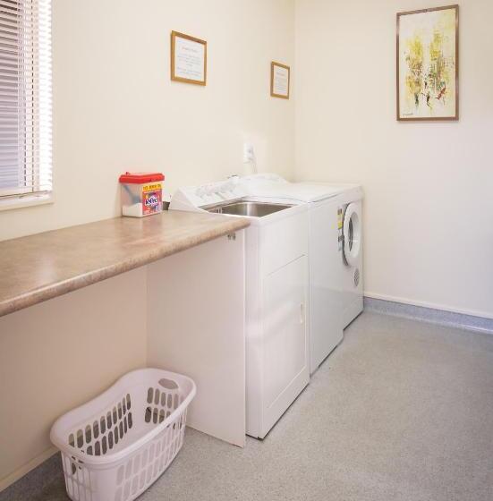 סטודיו סופריור, Siena Motor Lodge