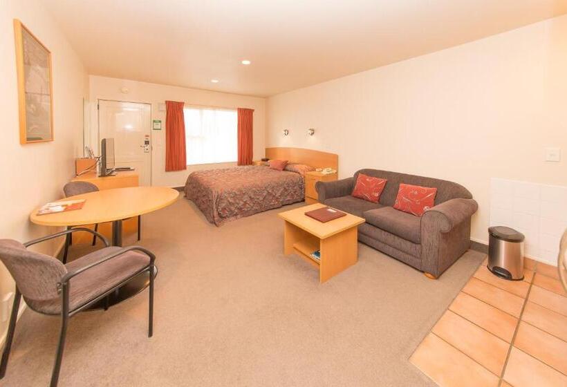 סטודיו סופריור, Siena Motor Lodge