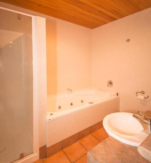 סוויטה עם ג'קוזי, Siena Motor Lodge