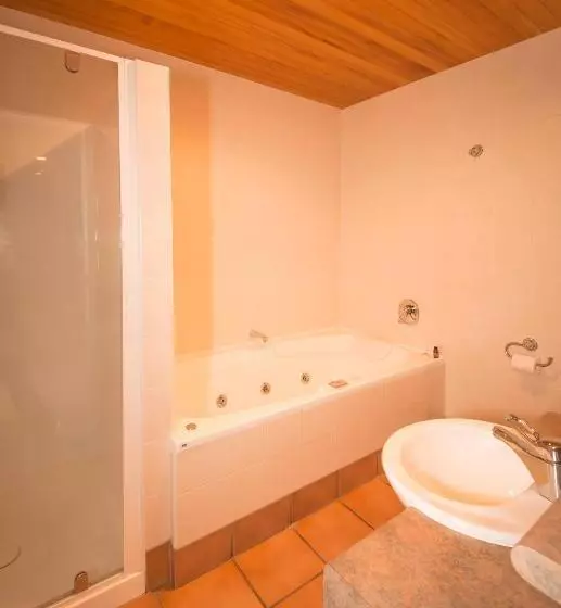 سوئیت با وان آب گرم, Siena Motor Lodge