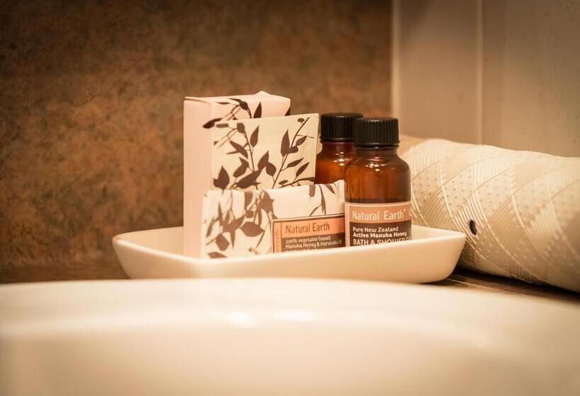 סטודיו אקזקיוטיב, Siena Motor Lodge