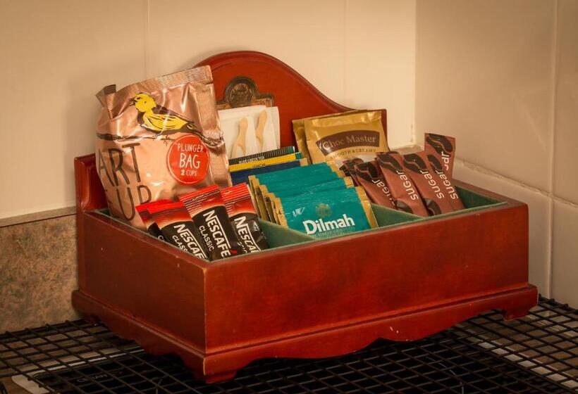 סטודיו אקזקיוטיב, Siena Motor Lodge