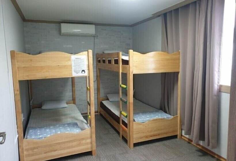 Family Room, Nabizam Motel