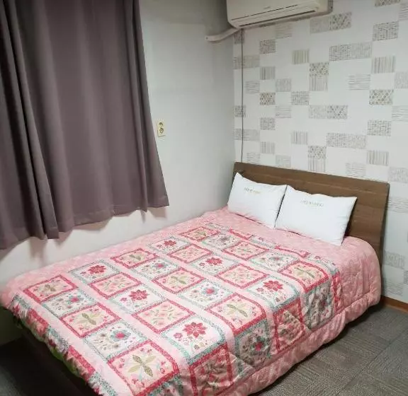スタンダードルーム, Nabizam Motel