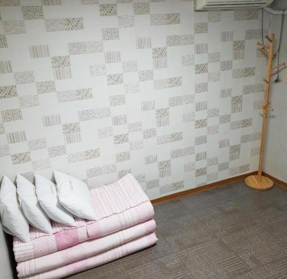 Family Room, Nabizam Motel