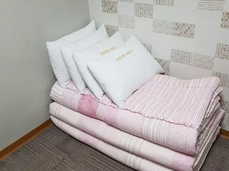スタンダードルーム, Nabizam Motel