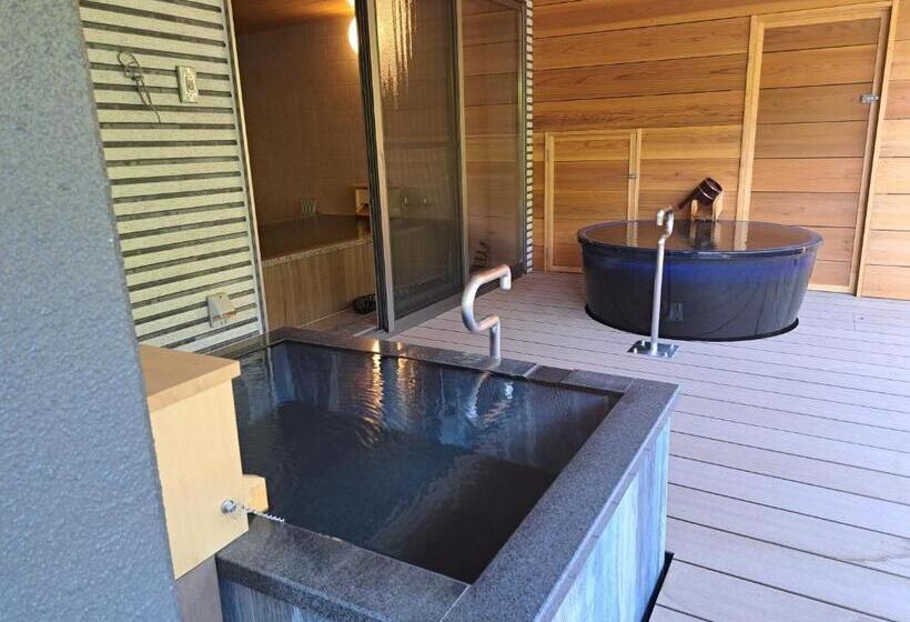 جناح, Shiobara Onsen Ryokan Kamiaizuya