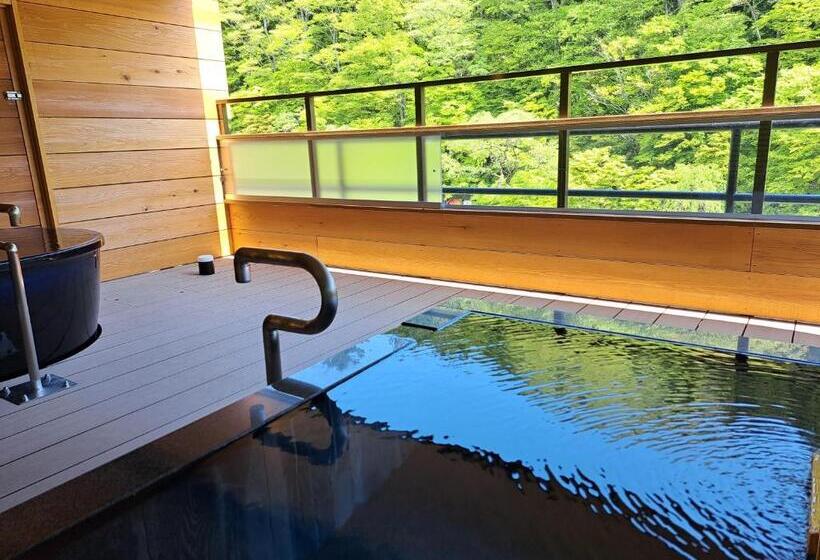 جناح, Shiobara Onsen Ryokan Kamiaizuya