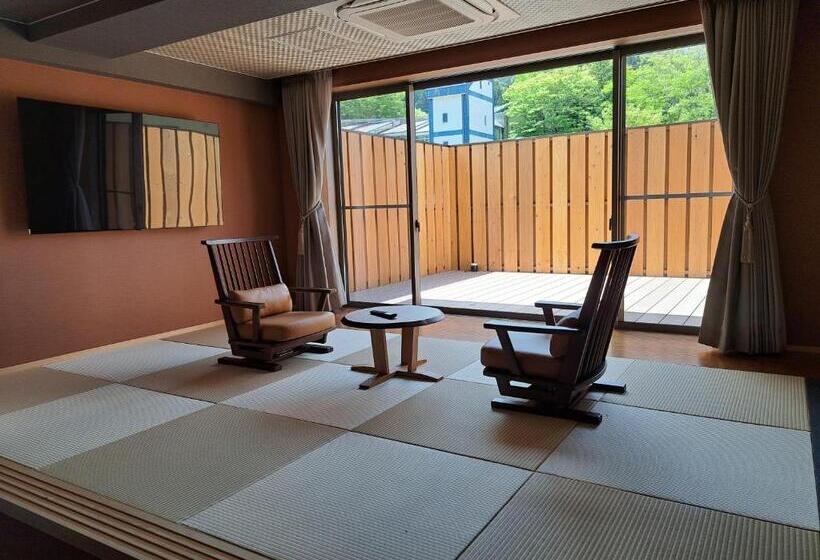 جناح, Shiobara Onsen Ryokan Kamiaizuya