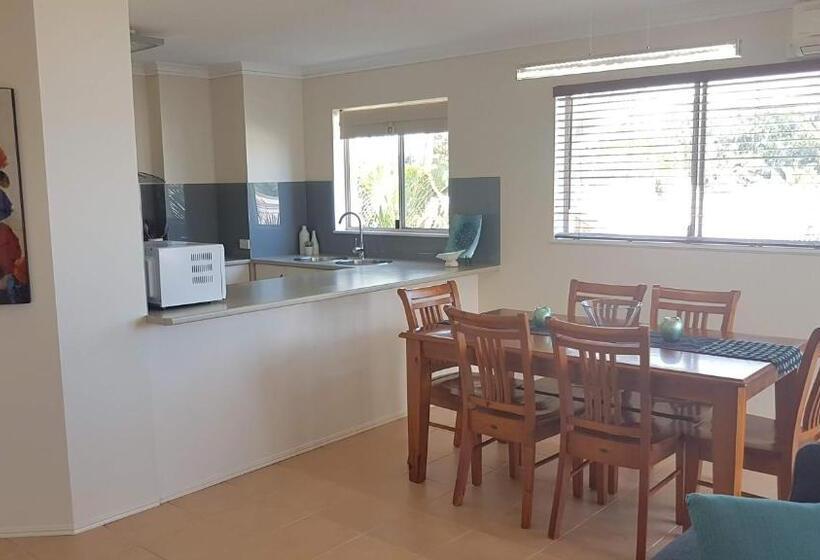 آپارتمان 1 خوابه با چشم‌انداز استخر, Santalina On Hervey Bay