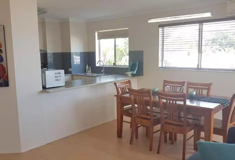 プールの見える１ベッドルームアパートメント, Santalina On Hervey Bay