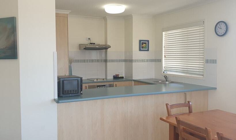 2 Bedroom Apartment Pool View, Santalina On Hervey Bay