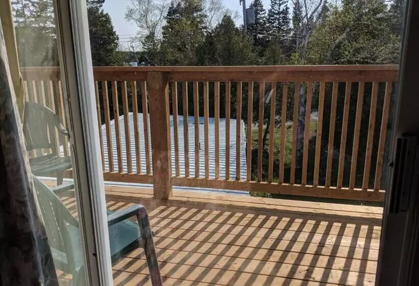 キングサイズベッドのスタンダードルーム, Tobermory Inn & Suites