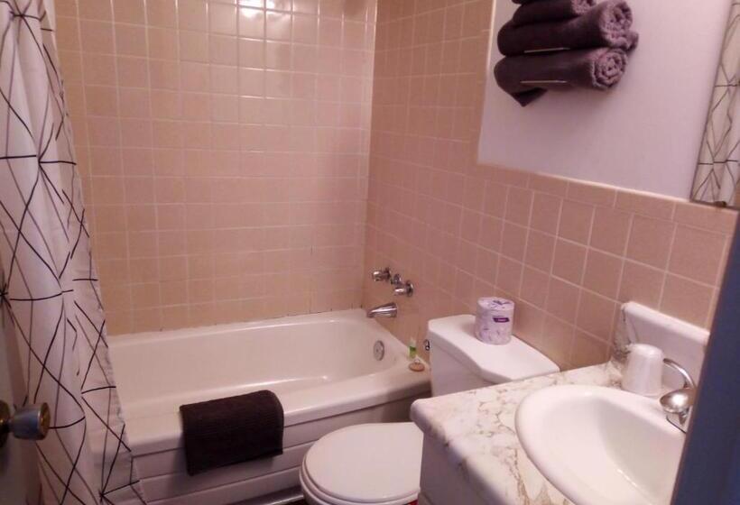 Economy Szoba, Tobermory Inn & Suites