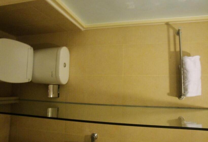اتاق استاندارد, Top Hotel Manado By Gran Puri
