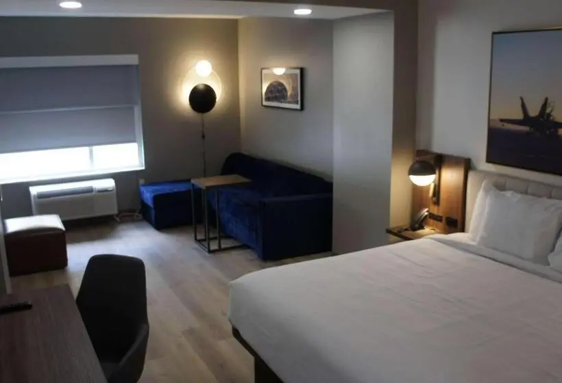 キングサイズベッドのスイートルーム, La Quinta Inn & Suites By Wyndham Manchester   Arnold Afb