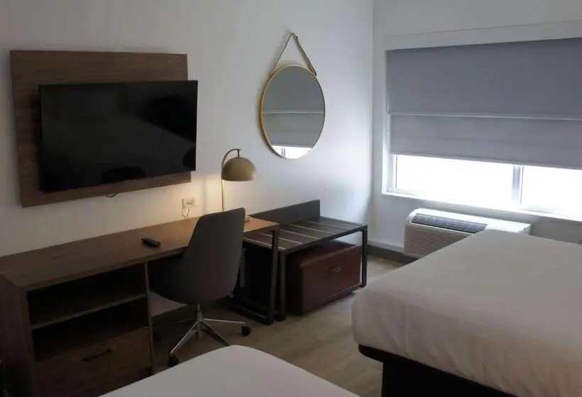 身障者適用クイーンサイズベッドルーム, La Quinta Inn & Suites By Wyndham Manchester   Arnold Afb