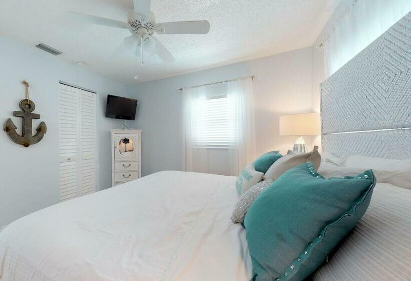 شقة غرفة واحدة, Bay View Inn 202