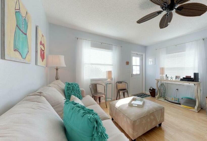 شقة غرفة واحدة, Bay View Inn 202