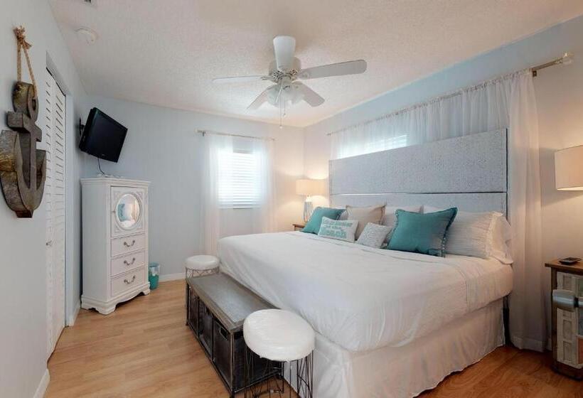 شقة غرفة واحدة, Bay View Inn 202