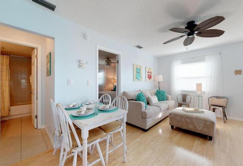 شقة غرفة واحدة, Bay View Inn 202