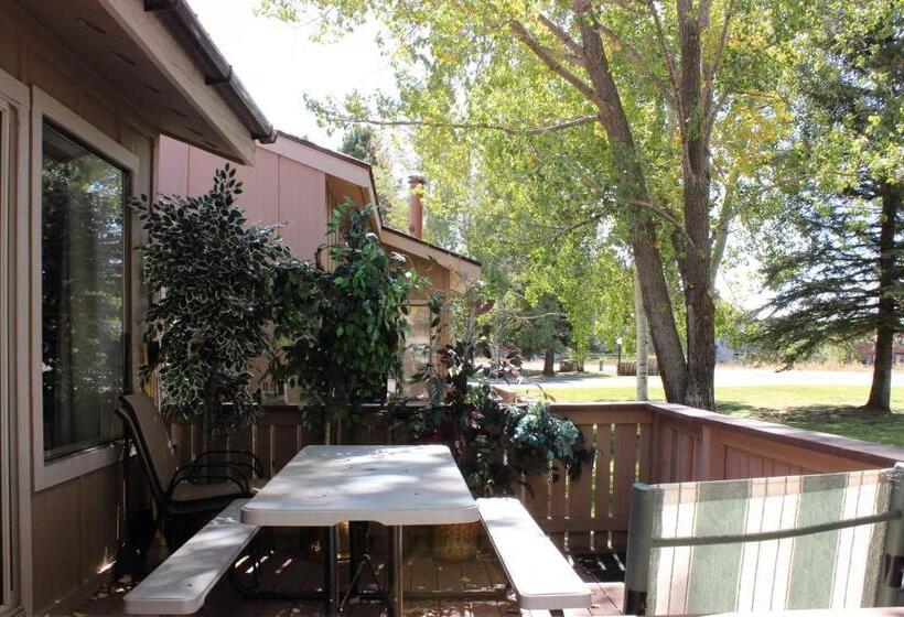 带3个卧室的公寓, The Pines 4060