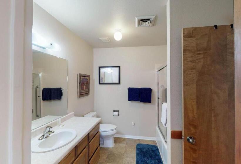 带3个卧室的公寓, The Pines 4060