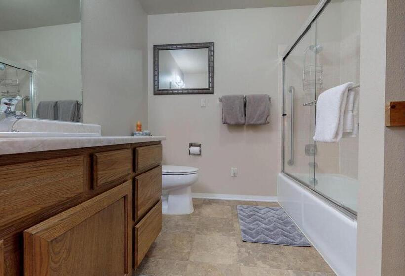 带3个卧室的公寓, The Pines 4060