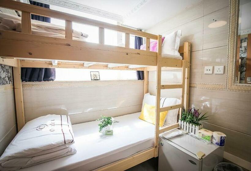 اتاق استاندارد با تخت‌های تاشو, Tsim Sha Tsui