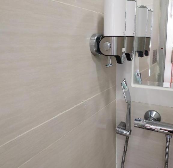 اتاق استاندارد سه نفره, Tsim Sha Tsui