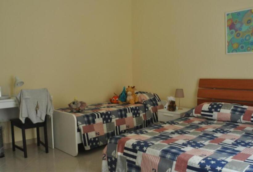 Стандартный внешний трехместный номер с ванной комнатой, Aldebaran B&b