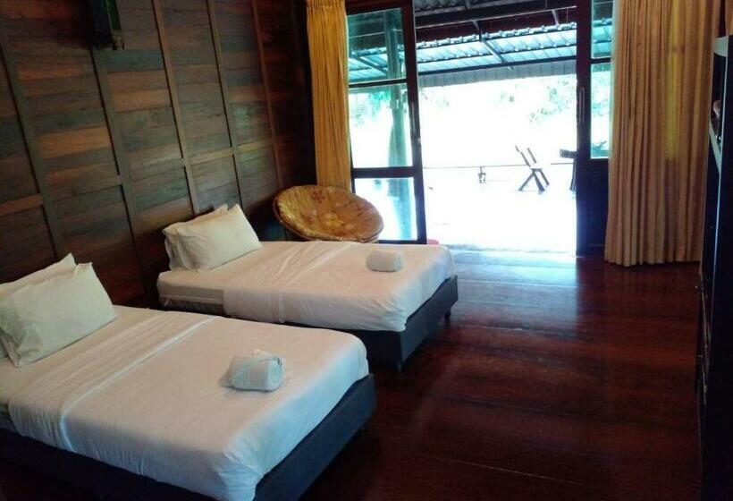 سوییت, Baansuanleelawadee Resort Amphawa