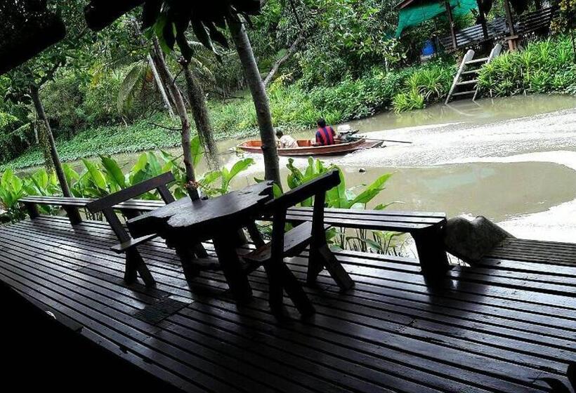 اتاق استاندارد, Baansuanleelawadee Resort Amphawa