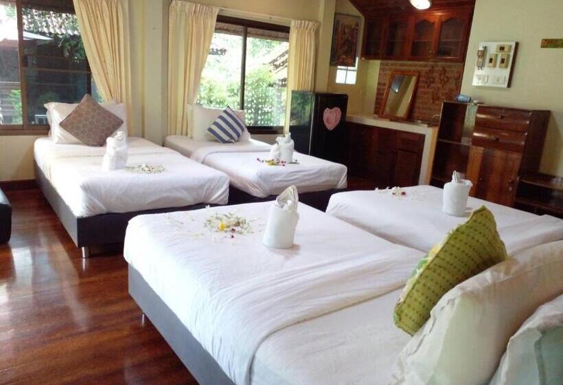 کلبه ییلاقی, Baansuanleelawadee Resort Amphawa