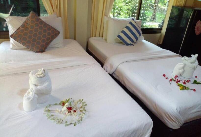 کلبه ییلاقی, Baansuanleelawadee Resort Amphawa