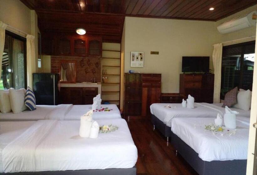 کلبه ییلاقی, Baansuanleelawadee Resort Amphawa