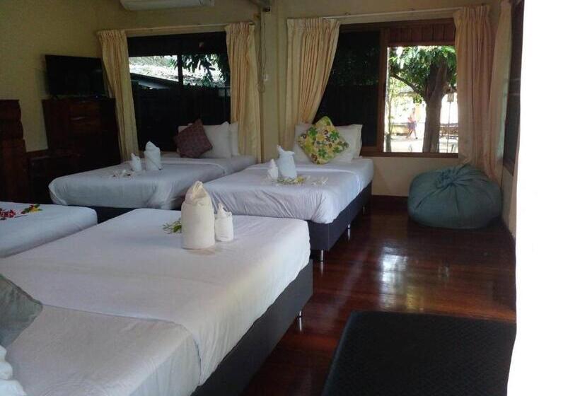 샬레, Baansuanleelawadee Resort Amphawa