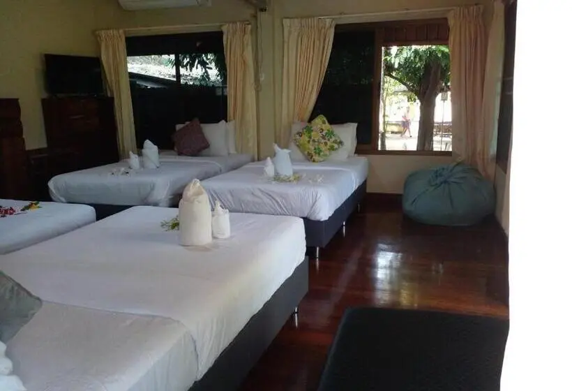 کلبه ییلاقی, Baansuanleelawadee Resort Amphawa