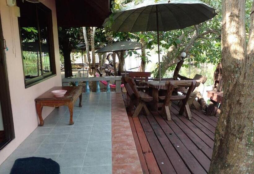 کلبه ییلاقی, Baansuanleelawadee Resort Amphawa