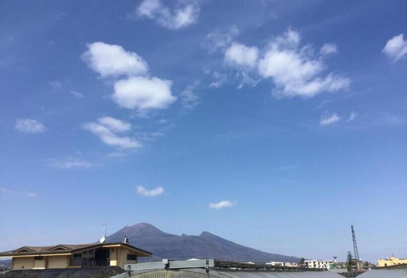 Семейный Номер, Maria S Home