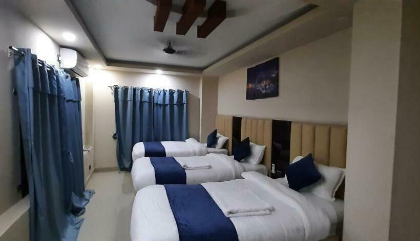 اتاق لوکس سه تخته, Sara Pvt Ltd